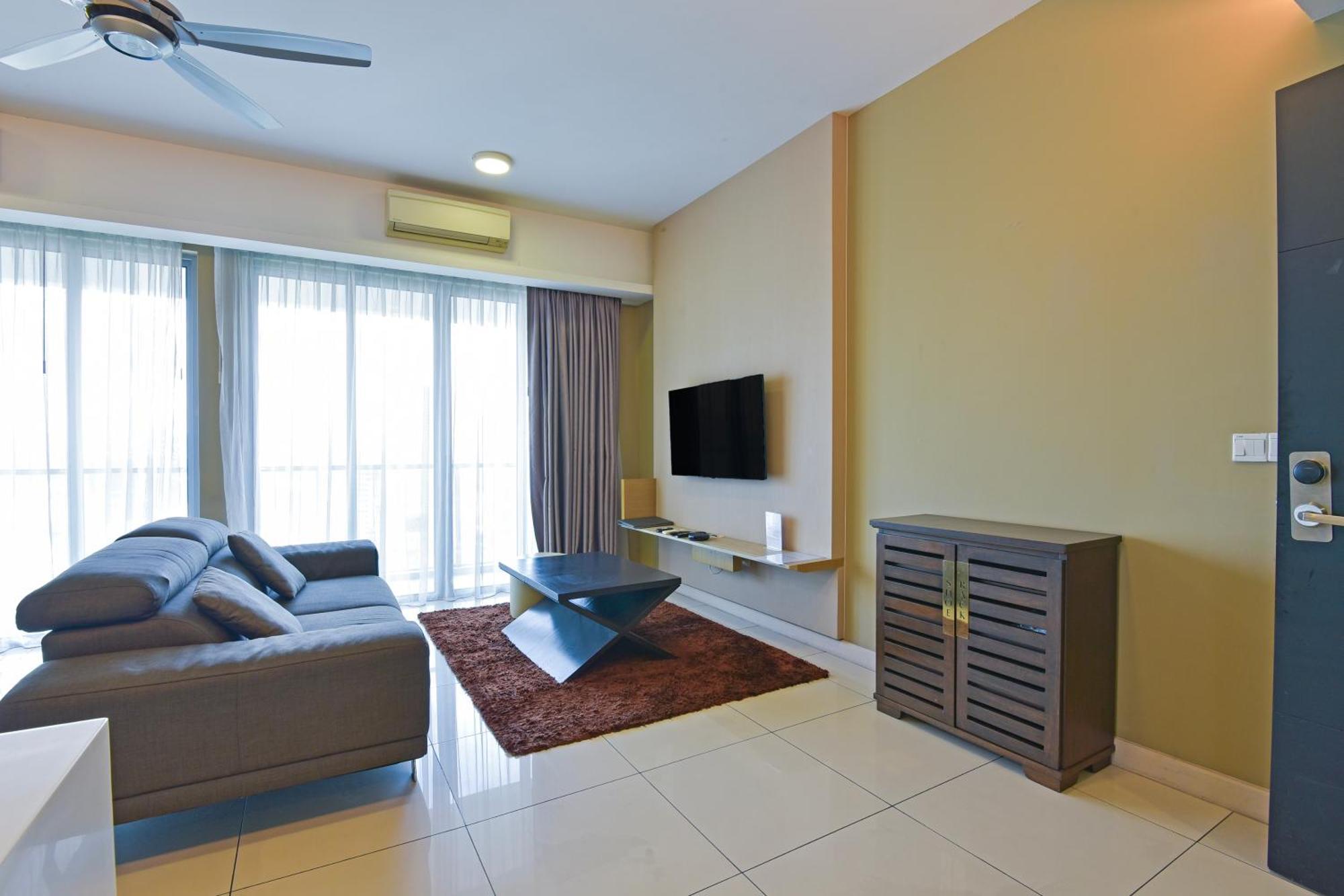 Two Bedroom Suite - Twin Tower with Pool View